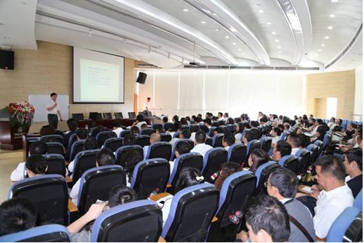 清華大學(xué)華宇商學(xué)院首期總裁班開課現(xiàn)場